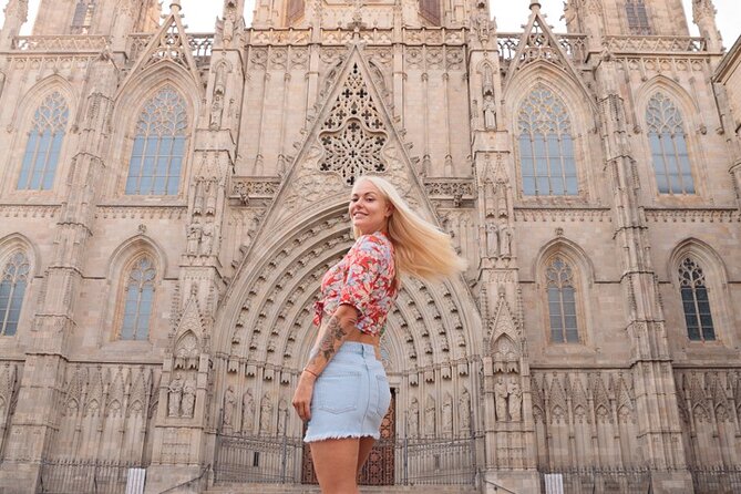 Barcelona Private Photoshoot at Cathedral & Kiss Wall - Practical planning for a short 20-minute shoot (so you don’t feel rushed)