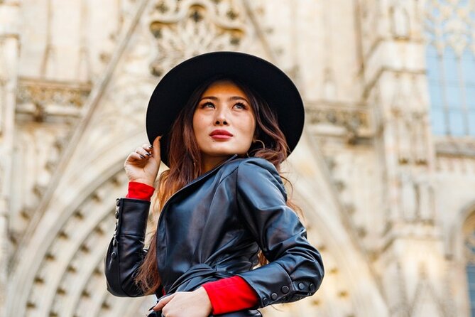 Barcelona Private Photoshoot at Cathedral & Kiss Wall - Stop 1: Barcelona Cathedral exterior and Fontcuberta’s El mundo nace en cada beso