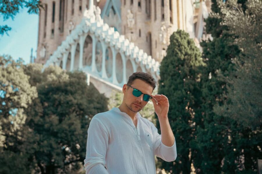 Barcelona: Professional Photoshoot Outside Sagrada Familia - Key things to know before you book