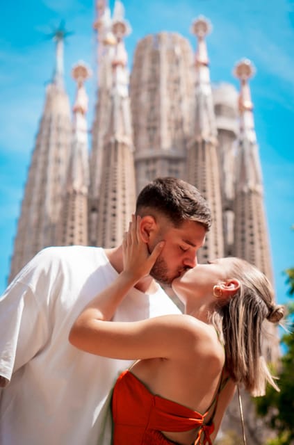 Barcelona: Professional Private Photoshoot - The Photo Editing Promise: 25 or 50 Final Images in Under 48 Hours