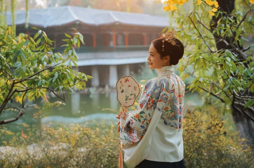 Beijing Traditional Hanfu Experience & Photoshoot for Groups - The photoshoot outside the Forbidden City moat: how the session works