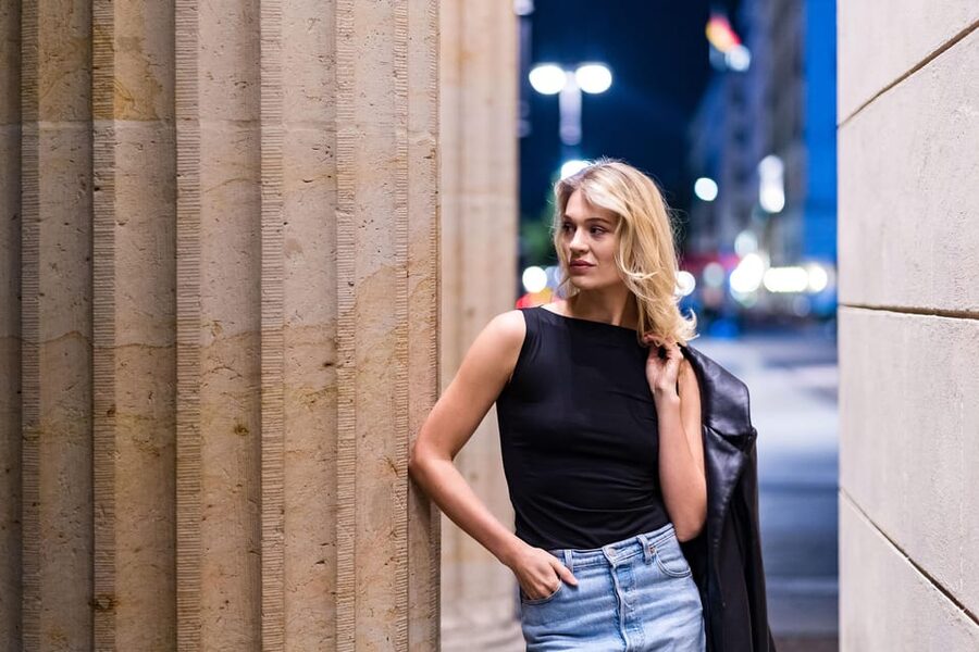 Berlin by Night: Private Photoshoot at Illuminated Cityscape - The Metro Transfer: How They Keep Your Hour from Feeling Rushed