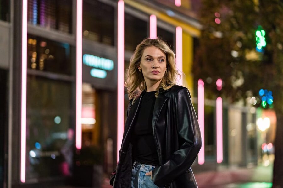 Berlin by Night: Private Photoshoot at Illuminated Cityscape - Photos You Can Share Fast: 40 Edits in a Secure Gallery