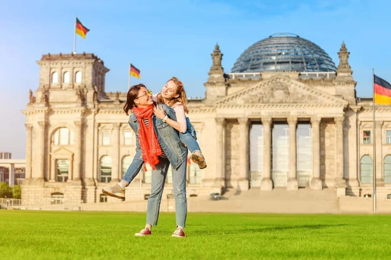 Berlin Essentials: Private Photoshoot at Berlin's top sites - Arriving at Berlin Pavillon am Reichstag: Start Easy, Not Stressy