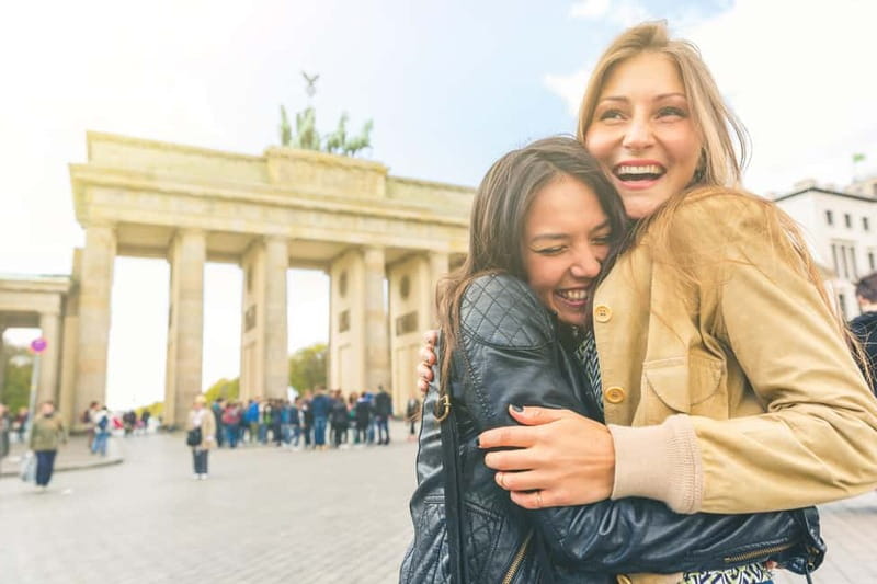Berlin Essentials: Private Photoshoot at Berlin's top sites - Turning 30 to 90 Minutes Into a Real Photo Story