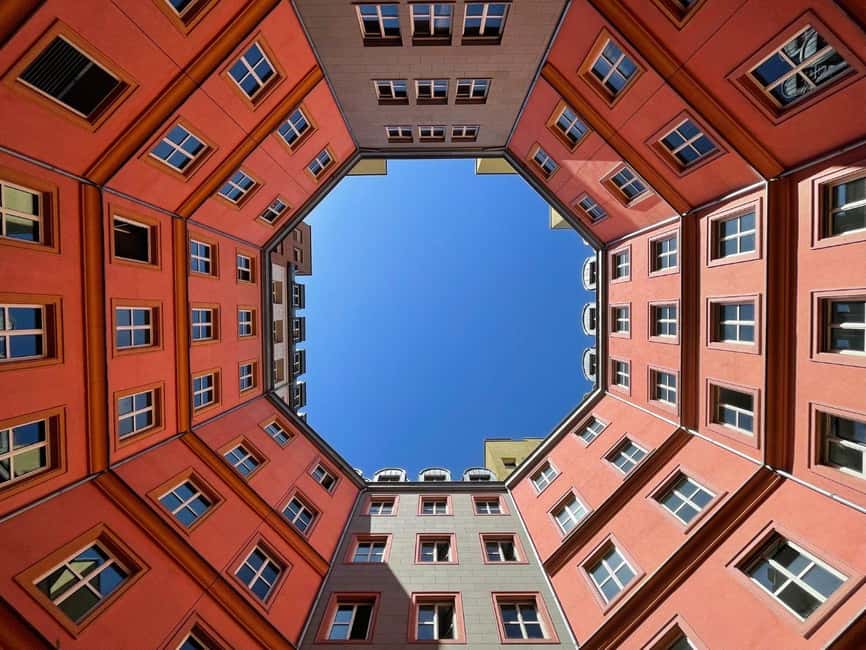 Berlin: Hands-On Mobile Photography Workshop - Meeting the Walk Part: Timing, Group Size, and What to Expect