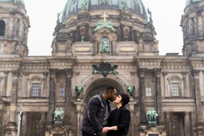 Berlin Love Story: Surprise Proposal Photography Session - Where you meet: Polnisches Institut Berlin and a short hop to the action