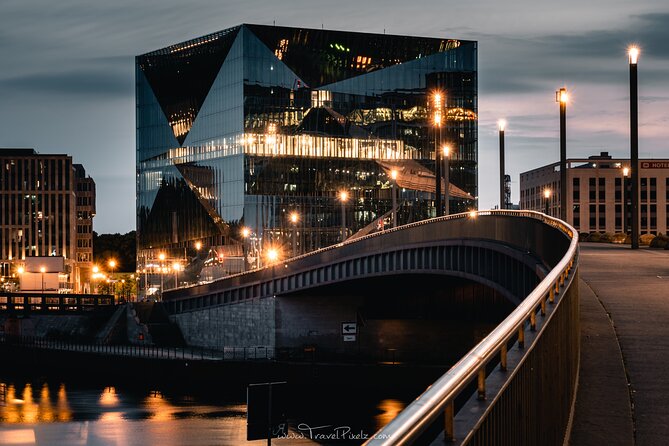 BERLIN PHOTO TOUR with a professional Photographer from Berlin - Unter den Linden options: a different Berlin mood