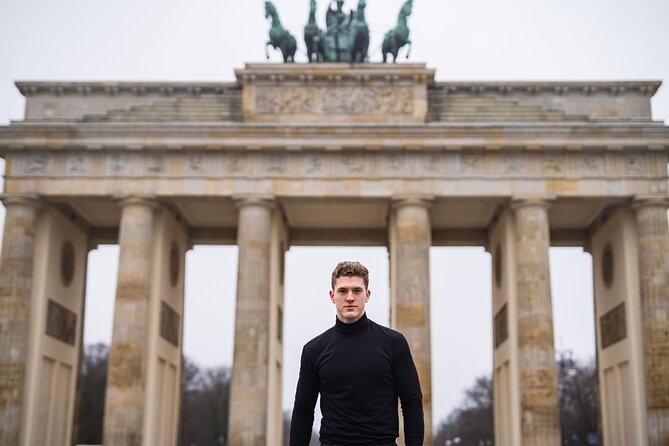Berlin Private Photo shoot with Professional Photographer - Museum Island: classic backgrounds for elegant portraits