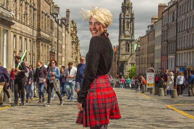 Best Edinburgh Photoshoot Experience - Meeting Simon outside St Giles: the vibe and what to expect