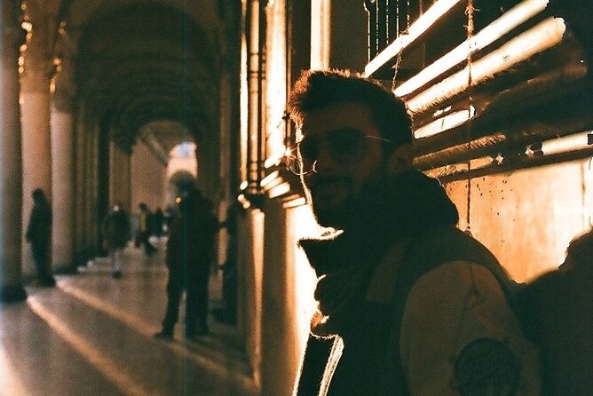 Bologna: Photo tour with professional photographer - The Two Towers area: Torre degli Asinelli shots without the stress