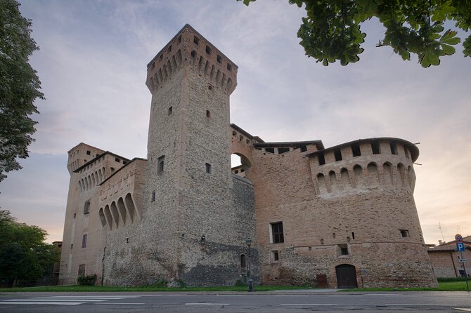 Bologna Surroundings Photo Tour: Rolling Hills and Ravines - Stop 4: Rocca dei Bentivoglio for Medieval Presence