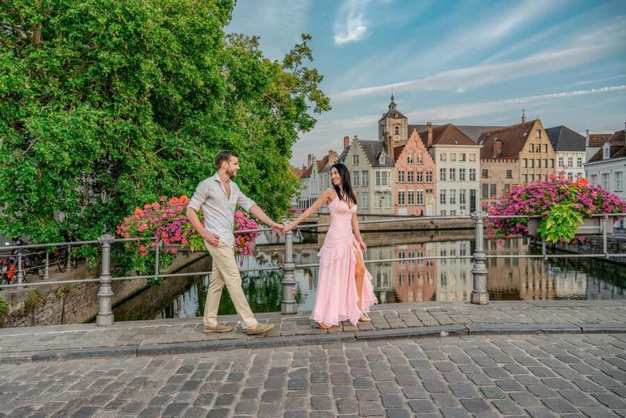 Bruges : Your private 1 hour photoshoot in the medieval city - Key highlights at a glance