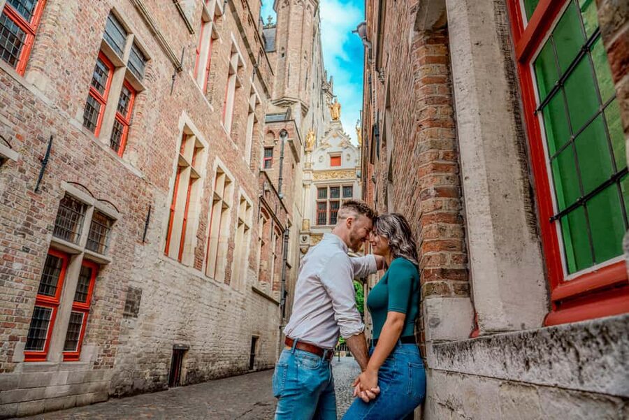 Bruges : Your private 1 hour photoshoot in the medieval city - What makes the experience feel private (not just a photo op)