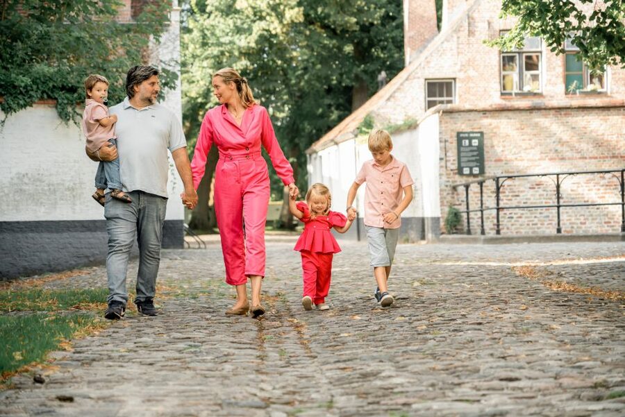 Bruges : Your private 30min. photoshoot in the medieval city - How your photographer turns your theme into real poses