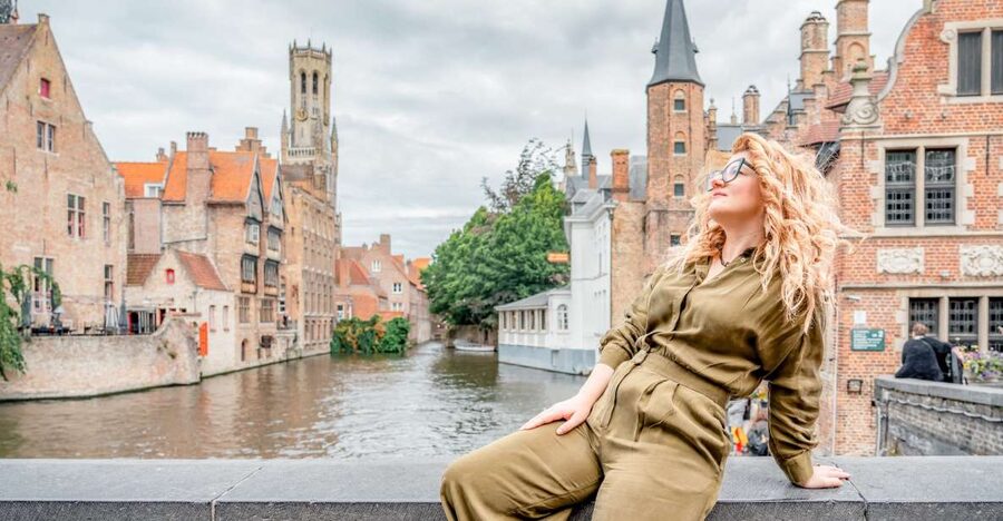 Bruges : Your private 30min. photoshoot in the medieval city - Weather reality: cold, rainy, and still getting results