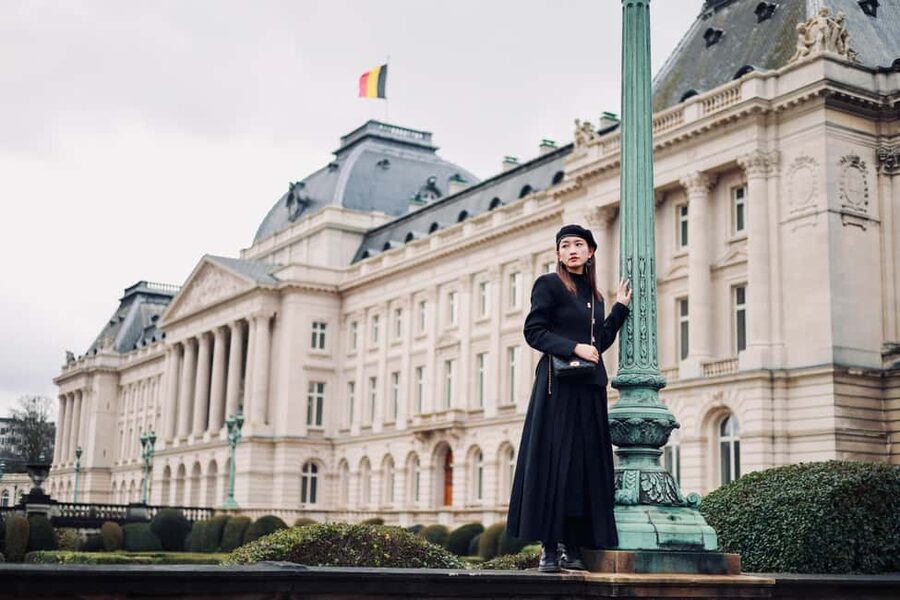 Brussels City Photoshoot With a Professional Photographer - Meeting point and the one-hour pace