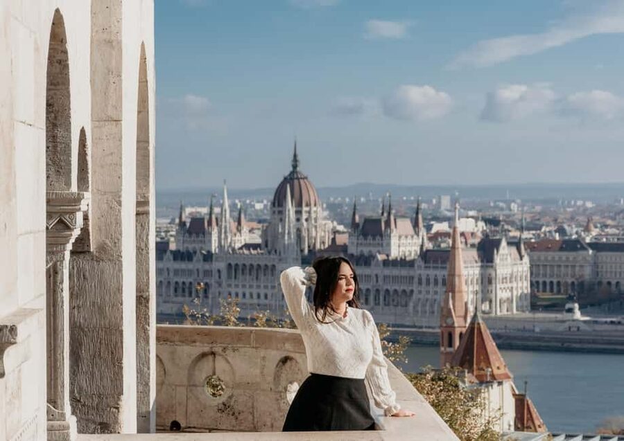 Budapest: Castle Hill Photoshoot with Private Photographer - Castle District meet-up and what “private group” really means