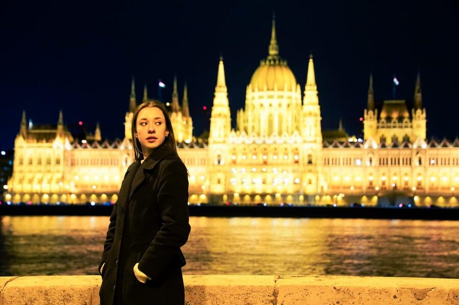Budapest: Photo Session with Professional Local Photographer - Day vs Evening: Choosing the Light in Spring Budapest