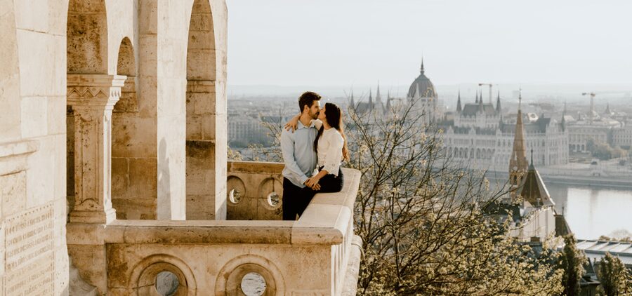 Budapest: romantic photoshoot at Buda's iconic sightseeings - Buda Castle views without the stress of hunting angles