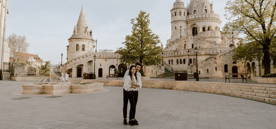 Budapest: romantic photoshoot at Buda's iconic sightseeings - Seasonal magic: cherry blossoms can change the whole vibe