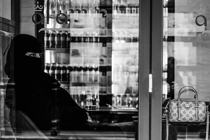 Budapest Street Photography by Lukacs Gabor - Personalized tips that help hobbyists and more serious shooters