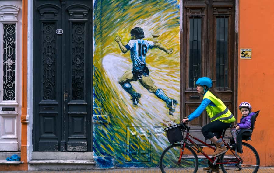 Buenos Aires: Private Photo Tour for Ammateur Photographers - La Boca and Caminito corners: photographing color, texture, and street energy