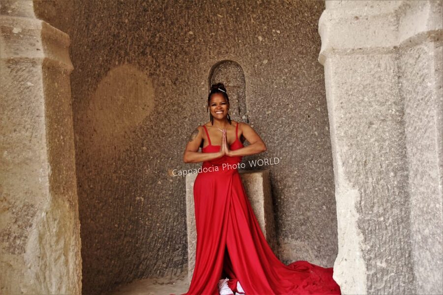 Cappadocia Photoshoot with Flying Dress - Balloon Timing Makes the Photos Feel Real