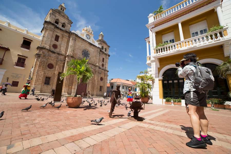 Cartagena: Photography Workshop Tour - Meet at Plaza de Bolívar: where the session clicks into motion