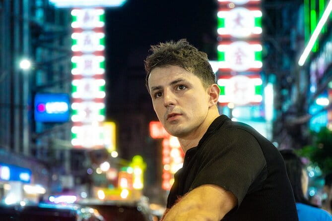 Chinatown (Yaowarat Road) Neon Photoshoot - Meeting at Im Chinatown and the 8:30 pm timing