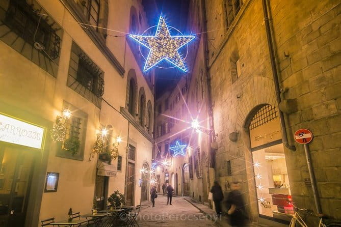 Christmas Lights Private Photo Tour in Florence - Why Christmas Lights Turn Florence Into a Photo Lesson