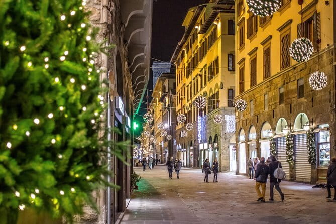 Christmas Lights Private Photo Tour in Florence - Before You Go: Bring the Right Gear and the Right Mindset