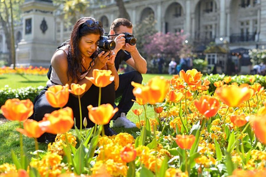 Colourful Notting Hill Photography Tour - Westbourne Grove chocolate tasting: a break that helps your photos