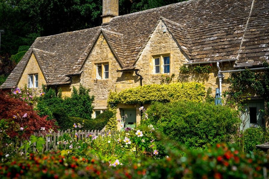Cotswolds Village Private Car Tour and Photoshoot - Price and what you actually get for $377 (up to 4)