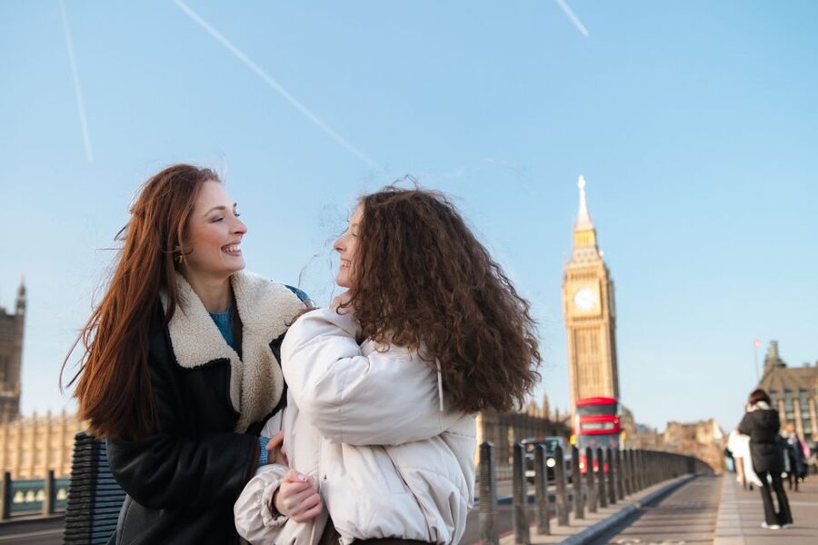 Couple’s photo: Romantic photoshoot in London - Should You Book This Romantic London Couples Photoshoot?