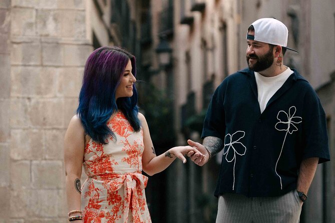 Couples Photoshoot Barcelona - Gothic Quarter stops: why the streets beat typical selfie locations