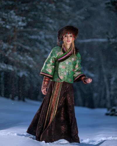 Day tour with Traditional clothes and photographer - From 9 am pickup to a full “set” of Mongolian photos