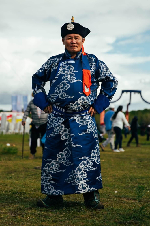 Day tour with Traditional clothes and photographer - Chinggis Khaan Statue: history you can see from far away