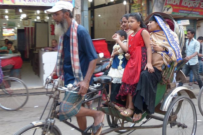 Dhaka Popular Street Photography Tour - Shankhari Bazar Road: artisan lanes, kite makers, and the real Old Dhaka texture