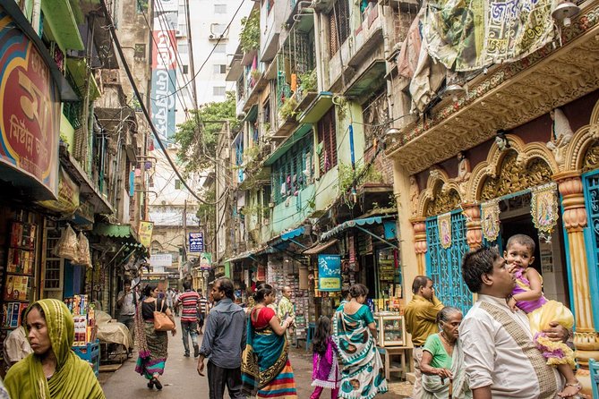Dhaka Popular Street Photography Tour - Shahbagh Flower Market: turning colors into street-level portraits