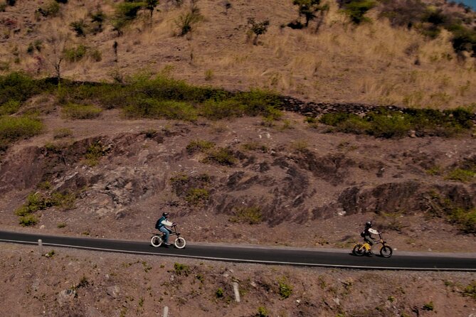 Drone Photography E-Biking Trail - The e-bike ride: 8 km through mud houses and fields