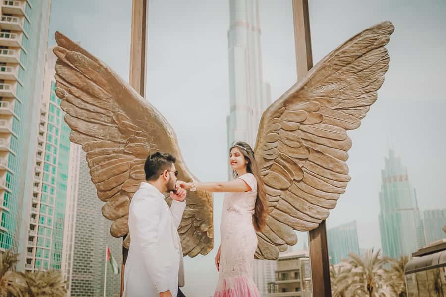 Dubai: Iconic Burj Khalifa Pre-Wedding Photoshoot - Timing in Dubai: why morning or late afternoon matters for photos