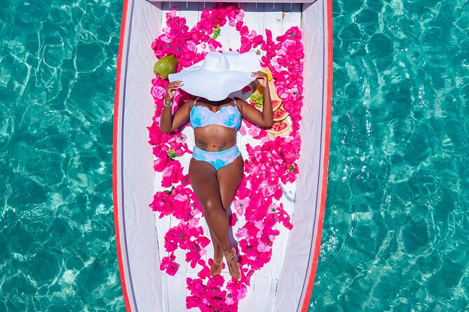 Dushi Boat Drone Photoshoot | Free Champagne | Fruits and Flowers - Curaçao water that basically does the work
