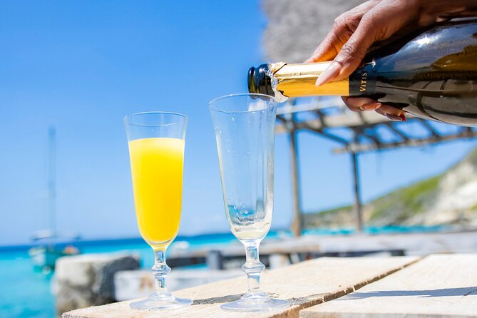 Dushi Boat Drone Photoshoot | Free Champagne | Fruits and Flowers - Who this fits best in a Curaçao trip