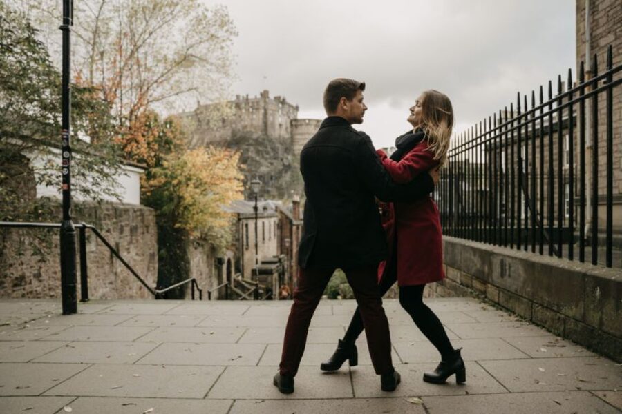 Edinburgh: Photo Shoot with a Private Vacation Photographer - What to wear and bring for the best-looking Edinburgh photos