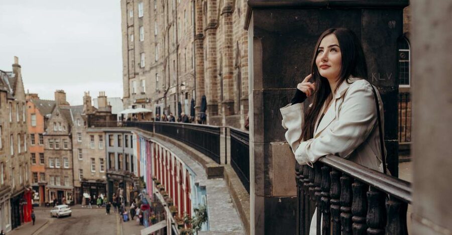 Edinburgh: Photo Shoot with a Private Vacation Photographer - How the planning and meeting work (so you can show up stress-free)