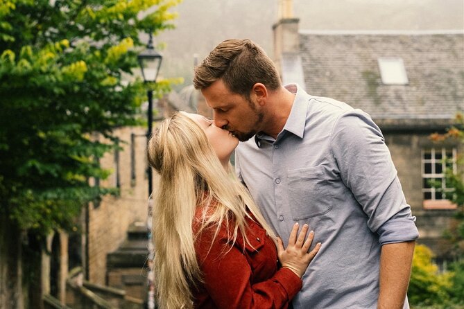 Edinburgh Photoshoot for Couples, Families & Solo Travellers - Where You Start: Tolbooth Kirk and the Practical Edinburgh Meeting Point