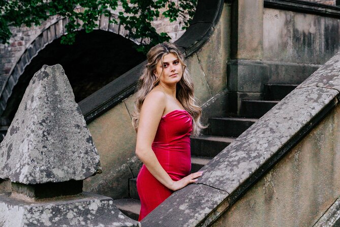 Elegant Professional Private Photoshoot Tour in Edinburgh - St Bernard’s Well and Circus Lane: Classic Edinburgh, Built for the Camera