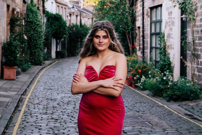 Enchanted Professional Private Photoshoot Tour in Edinburgh - How the Private Shoot Feels: A Guide Who Keeps You Moving and Looking Good