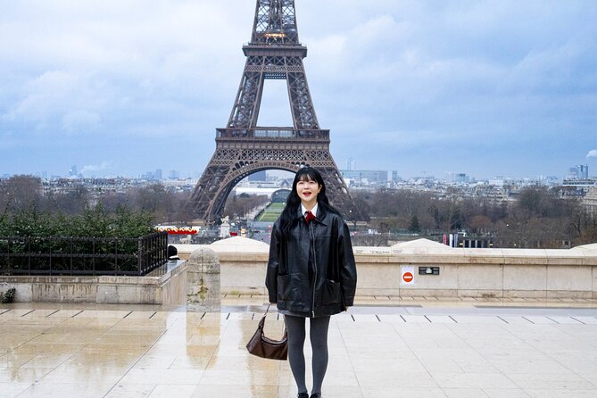 Exclusive Eiffel Tower Photo shoot - Chic & Timeless - Pont de Bir-Hakeim stop: why it matters for variety
